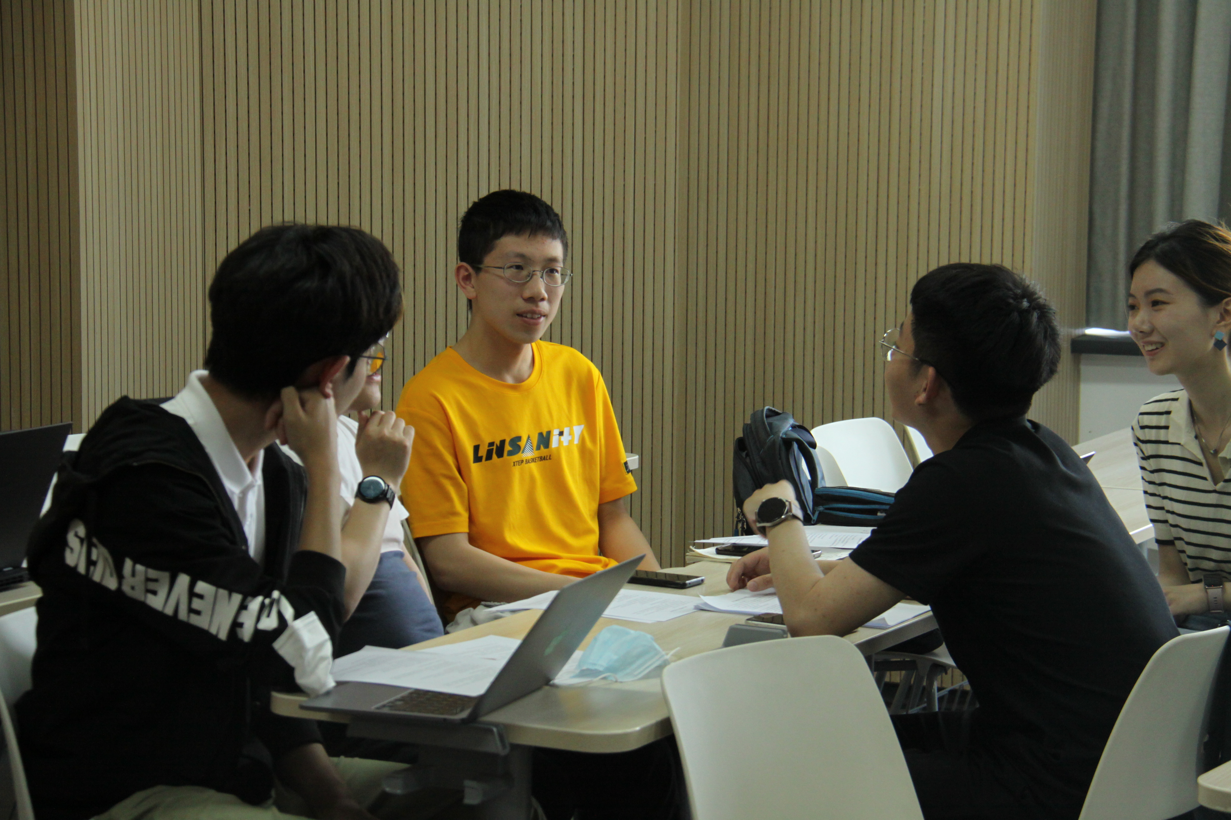 20220515-辅导员读书班走进主题党团日，共话抗疫中的青年担当与责任-张智昊-分小组讨论JPG