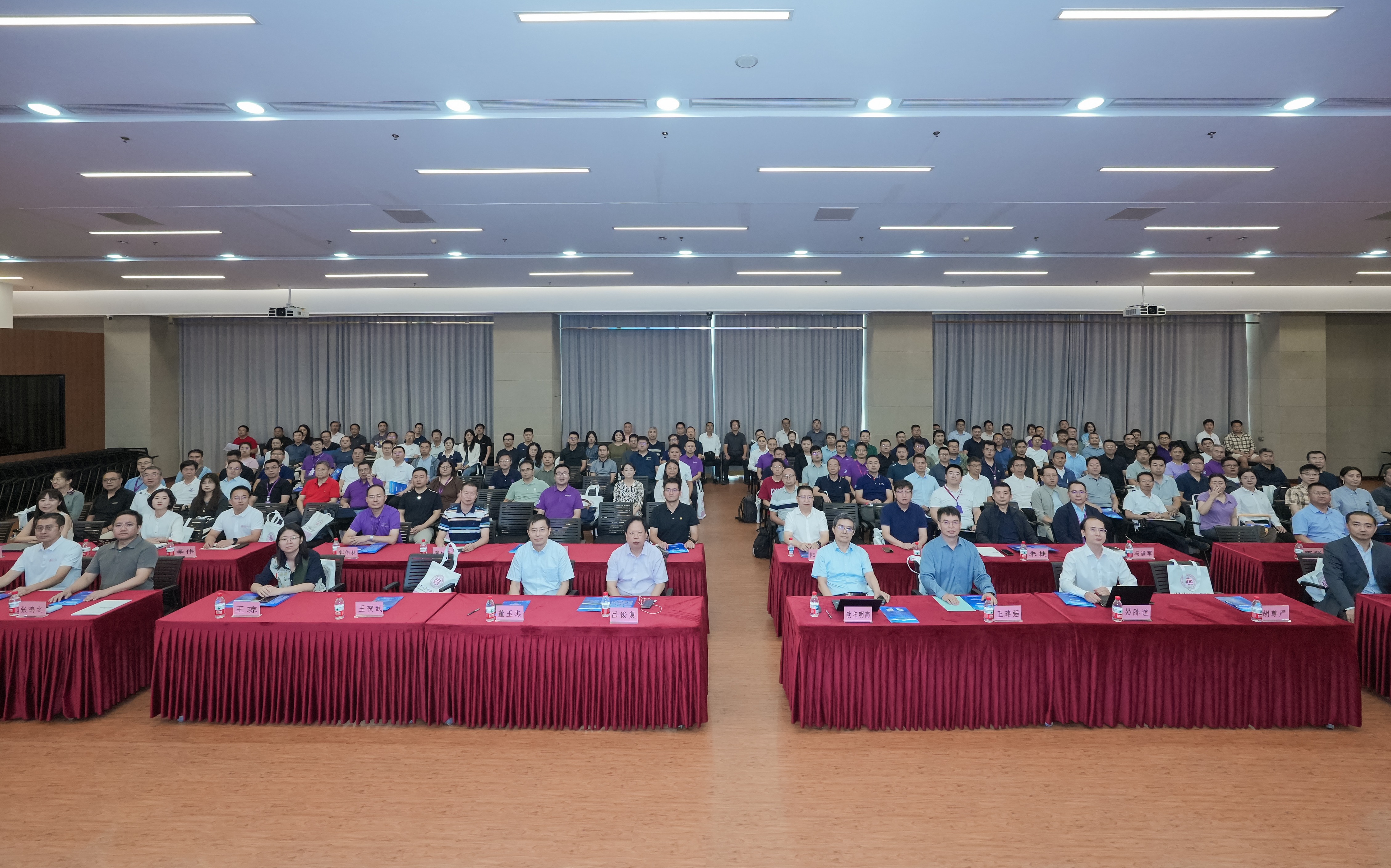 20250906-0033990威尼斯创新领军工程博士生高质量发展系列论坛-车辆学院-论坛合影.JPG