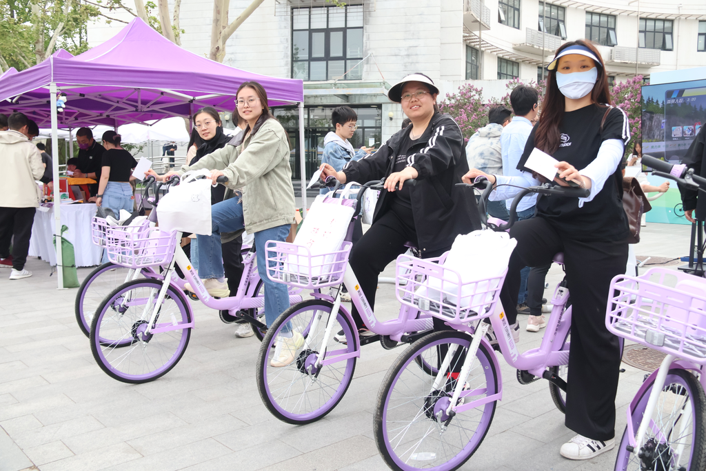 20250420-“骑遇清华，绿动未来”骑行活动-陈俊宇-骑行市集“清华紫”定制美团单车.png