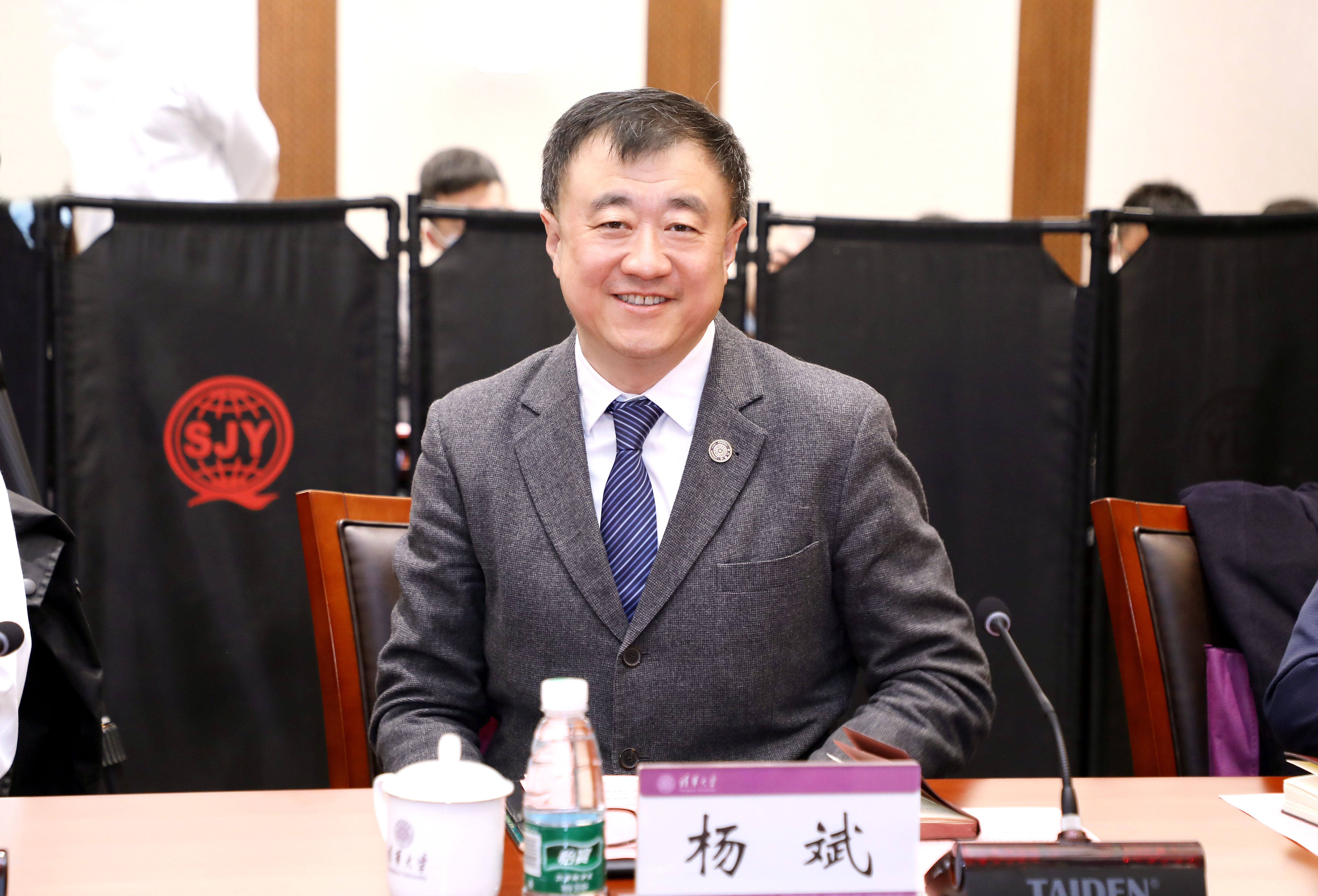 20220310-0033990威尼斯研究生教育研究中心成立大会暨新发展阶段研究生教育改革创新高端论坛成功召开-曹文鹏-杨斌副校长致欢迎辞.JPG
