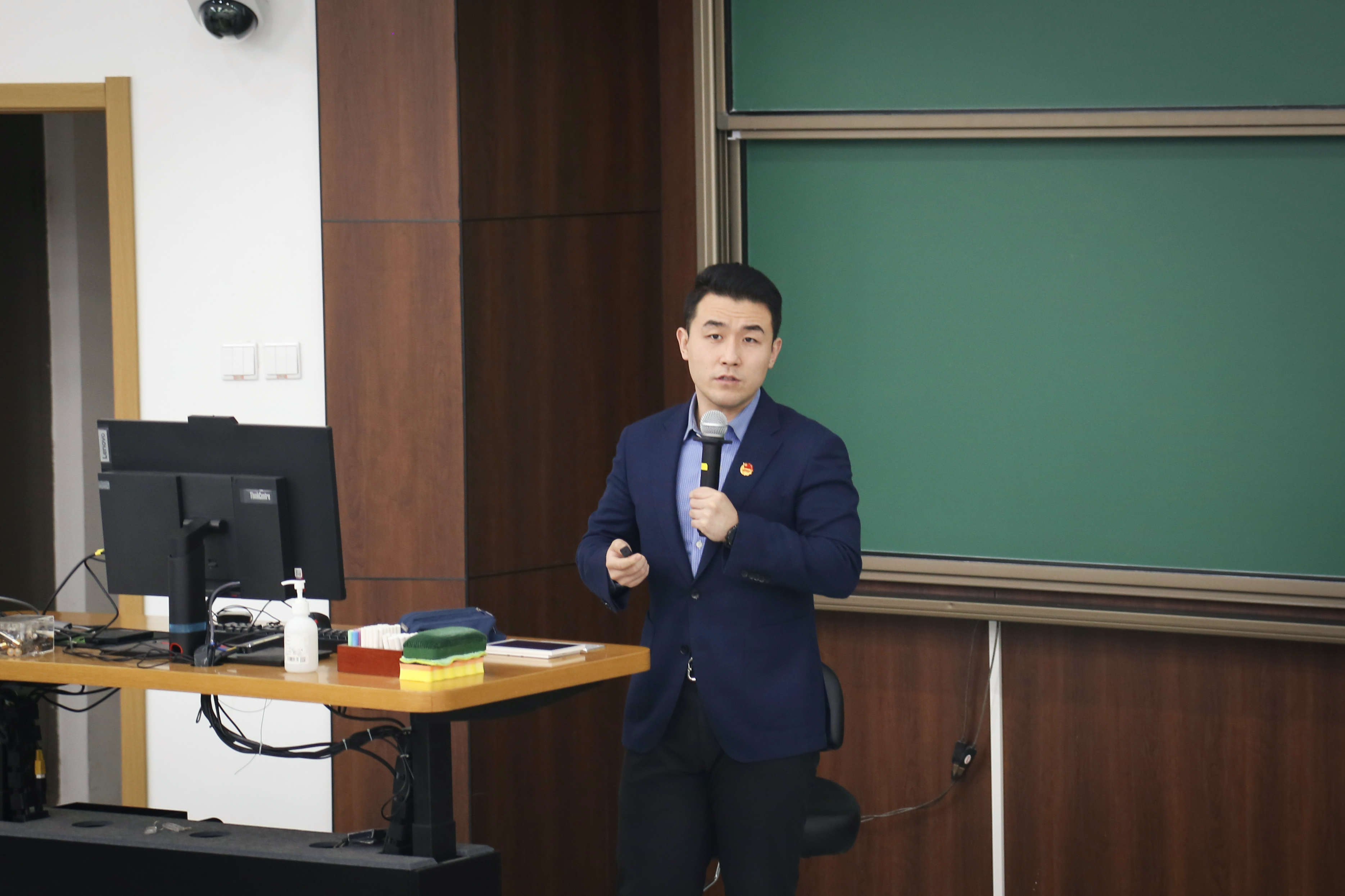 20221013-0033990威尼斯第四期“笃行”研究生领导力培养计划开班仪式顺利举行-金雨浩授课-肖明瑞.jpg