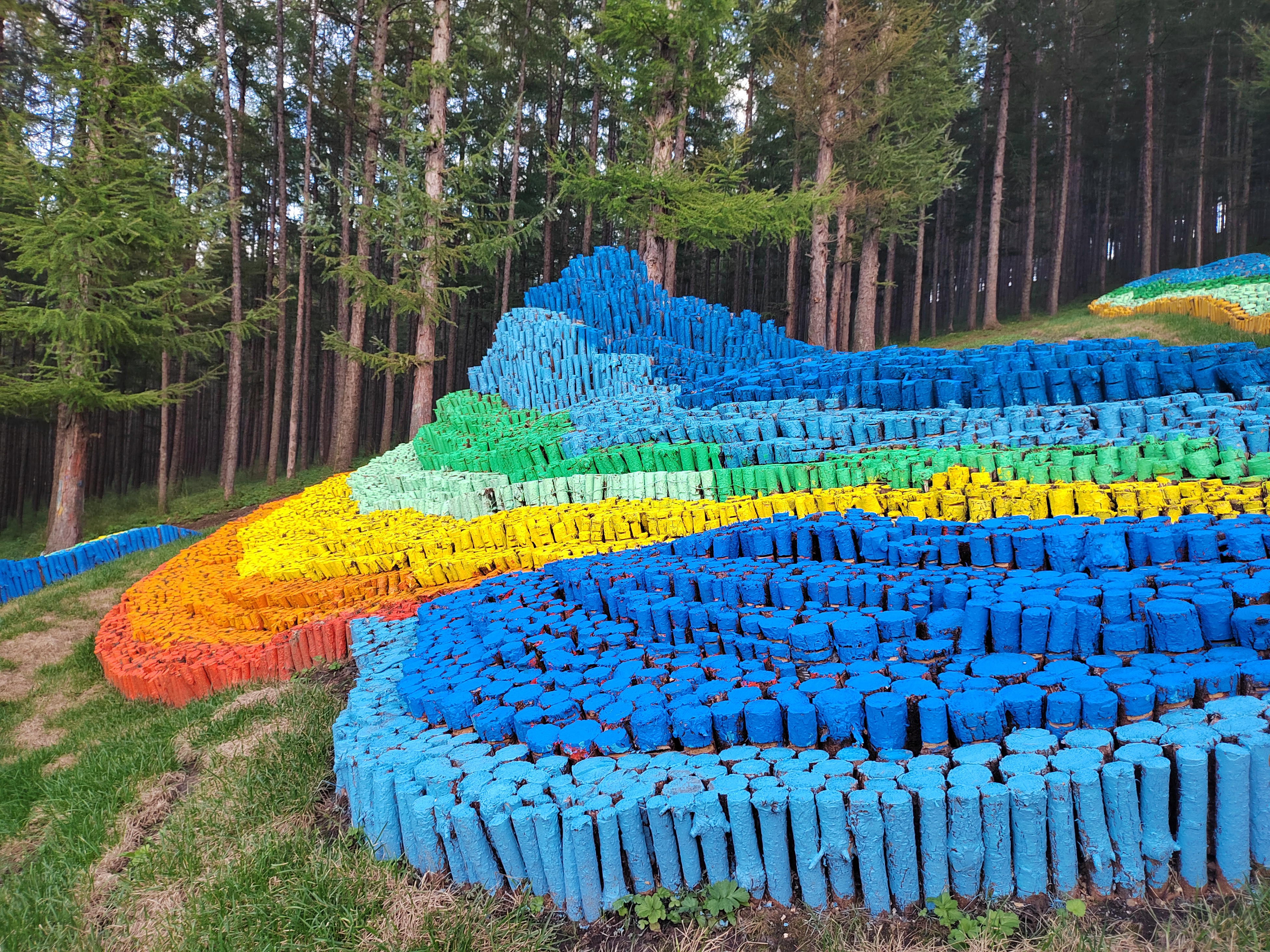 20231008-阿尔山乡村艺术季：在地·联结·共创 公共艺术作品助力村落环境艺术化提升-项目组-作品3.jpg