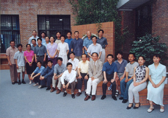 高等研究中心全体师生合影。（郭海军 摄）