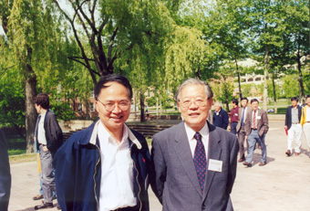 聂华桐教授与周光召院长在一起。